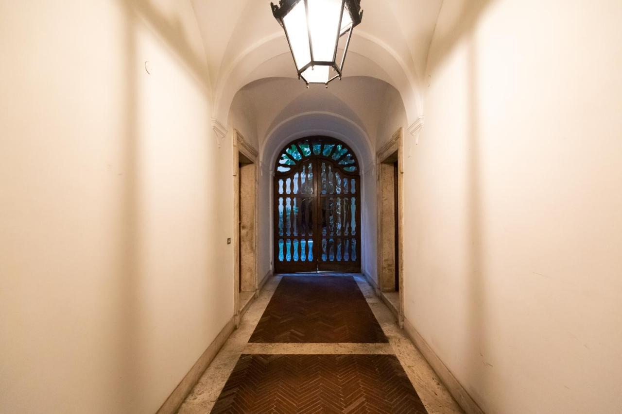 Chic And Style In Historical Via Giulia Apartment Roma Exterior foto